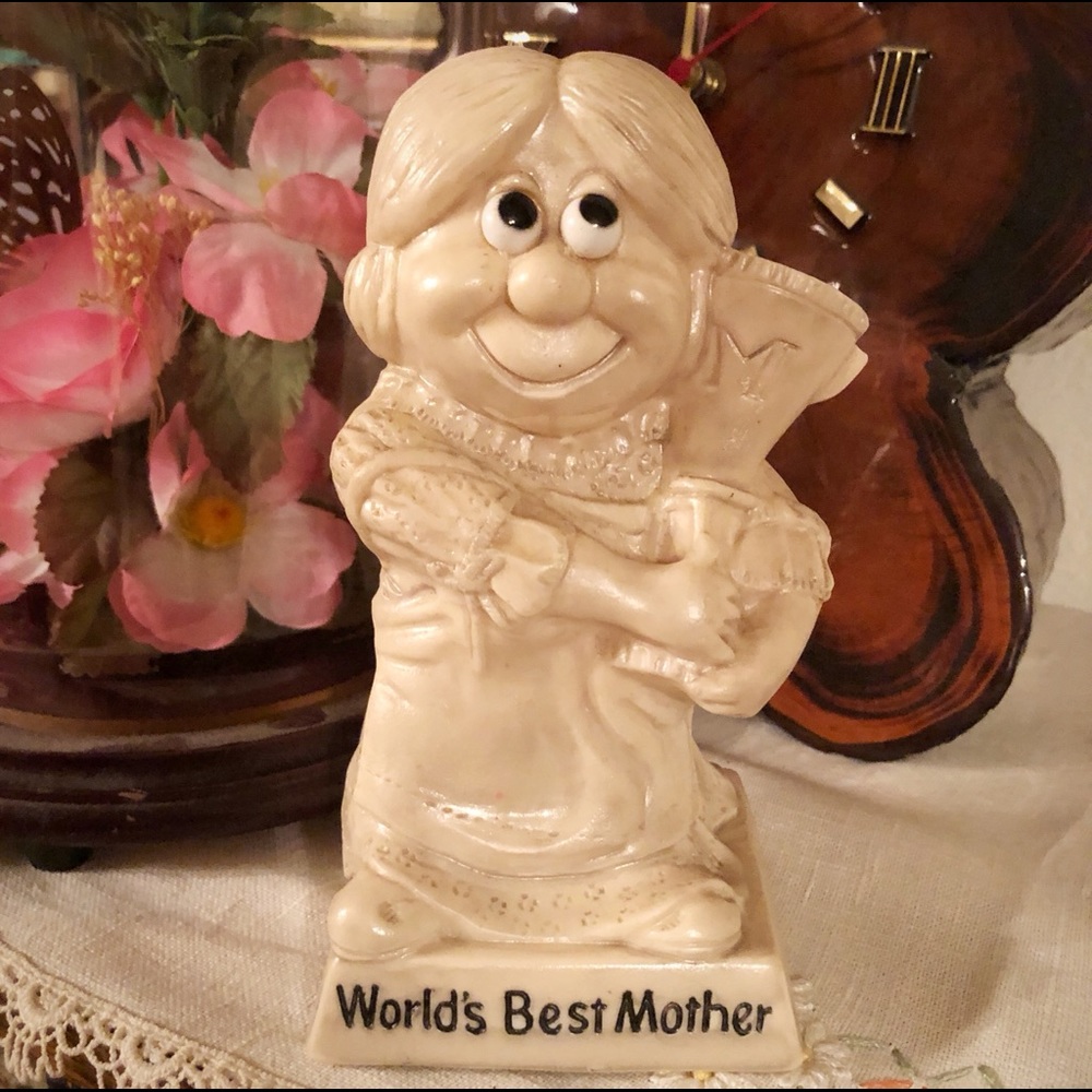 Russ Berrie Sillisculpture Figure Mom Love
